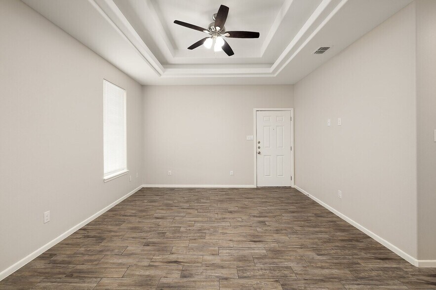 More Photos Of 904 N Kentucky St, Alton Multifamily For Sale