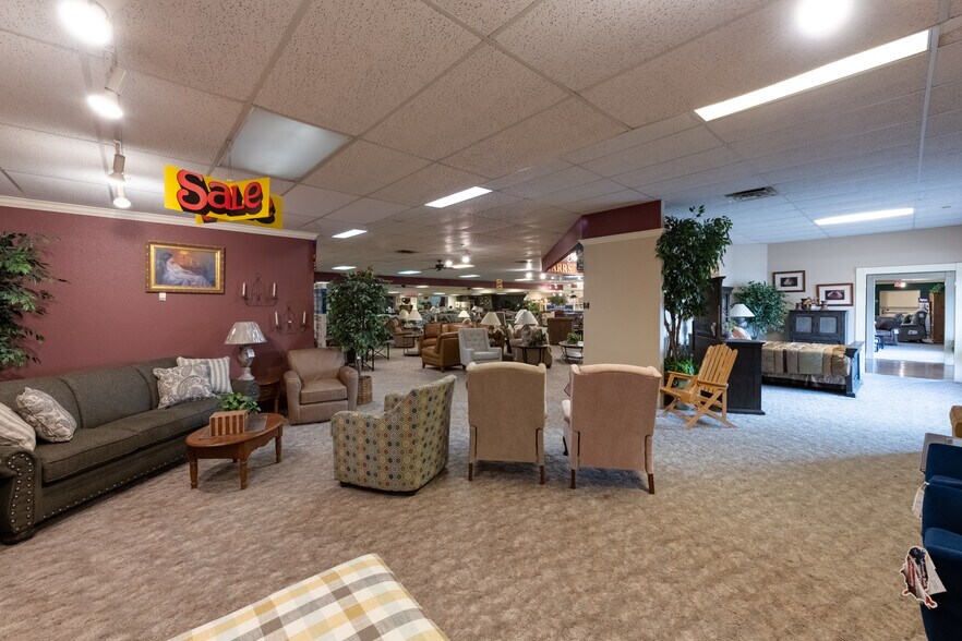 More Photos Of 2515 E Montgomery Pl, Wichita Falls Freestanding For Sale