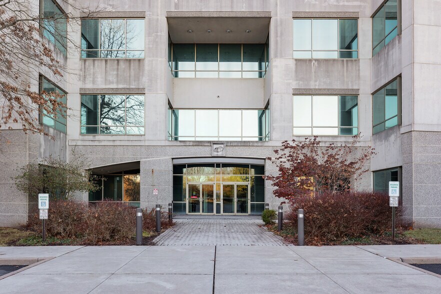 More Photos Of 225 Phillips Blvd, Ewing Flex For Sale