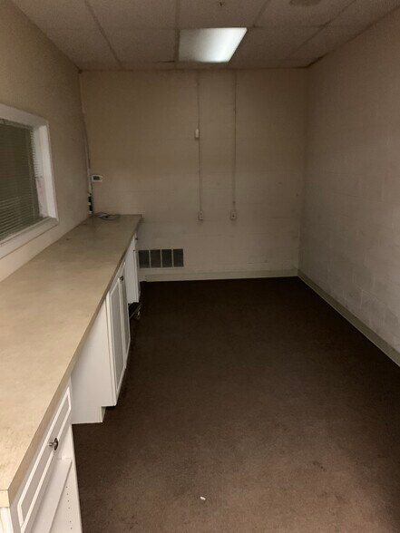 More Photos Of 33 Kenton Lands Rd, Erlanger Warehouse For Lease