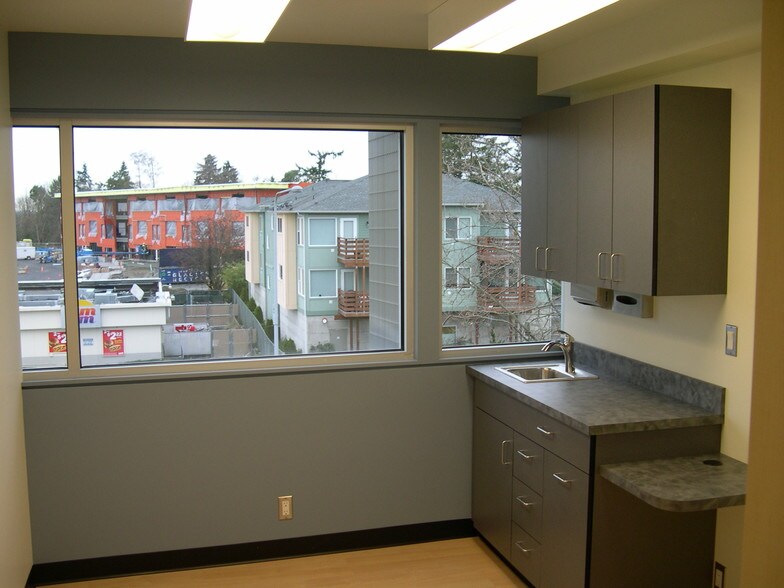 More Photos Of 13512 Ambaum Blvd SW, Burien Medical For Lease