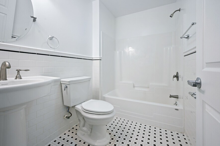 More Photos Of 56 Main St, Stamford Hotel For Sale