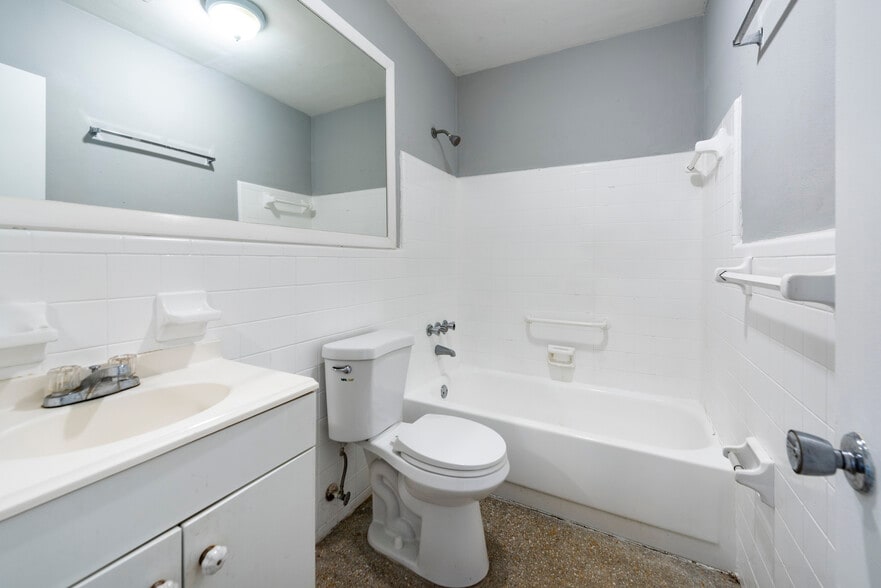 More Photos Of 806 NE 16th Pl, Fort Lauderdale Apartments For Sale