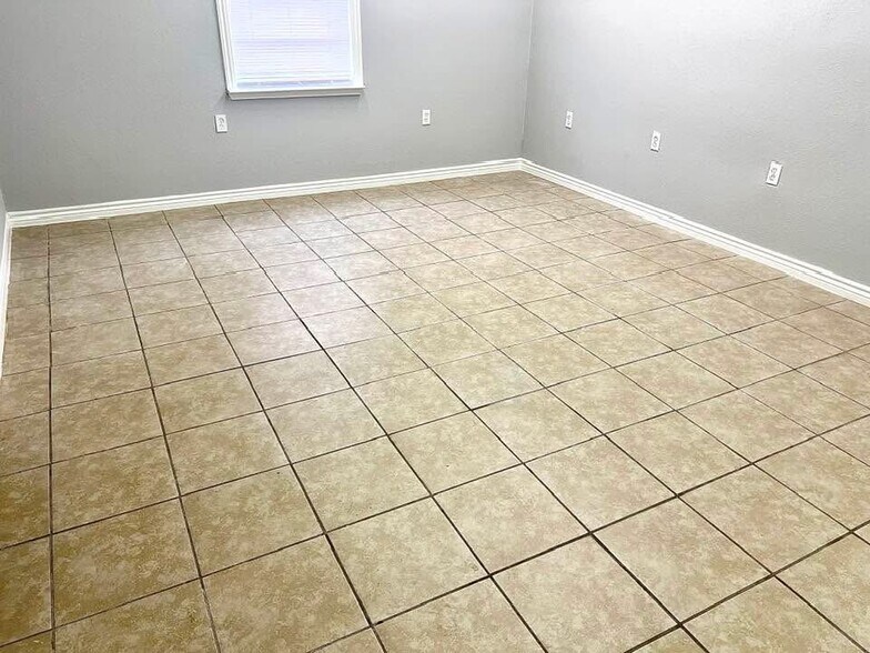 More Photos Of 1501 Mercury Dr, Jacinto City Office For Lease