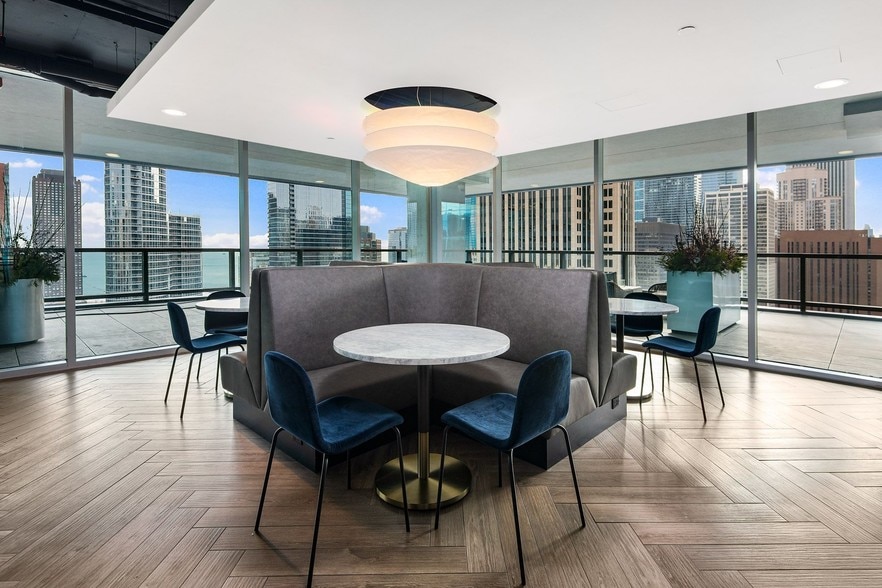 More Photos Of 200 E Illinois St, Chicago Apartments For Sale