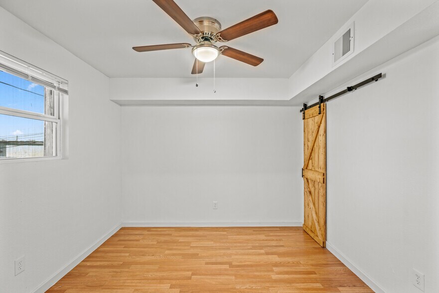 More Photos Of 101 S Allen Genoa Rd, South Houston Apartments For Sale