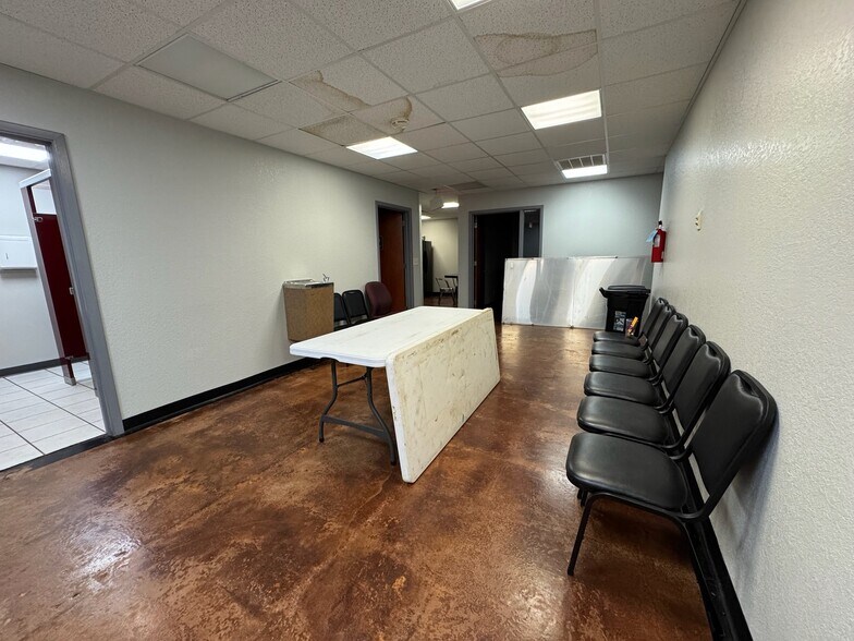 More Photos Of 2303 S Danville Dr, Abilene Office For Lease