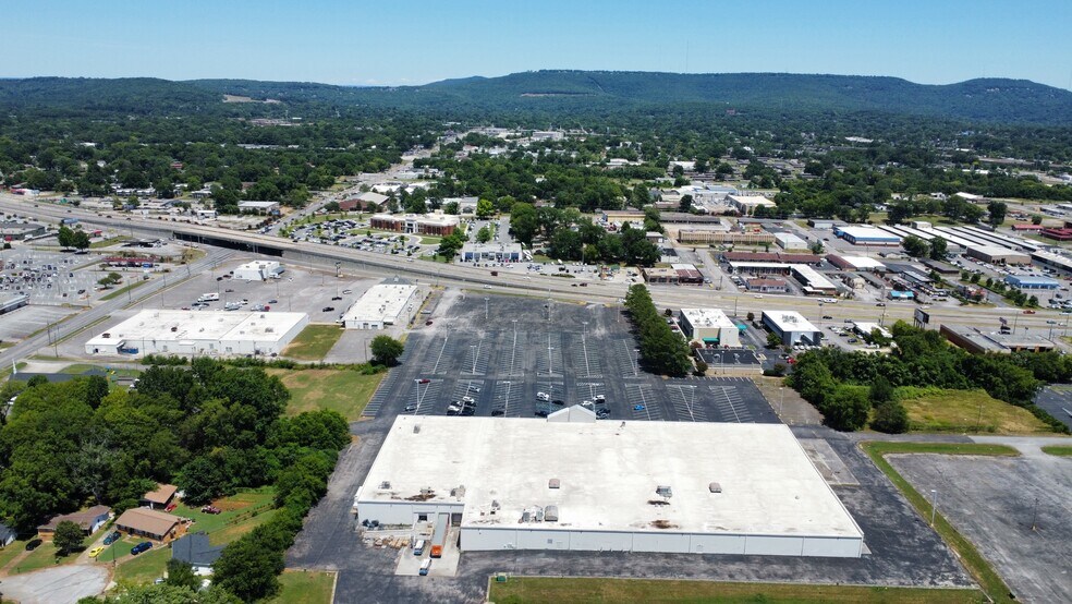 More Photos Of 1401 Memorial Pky, Huntsville General Retail For Sale