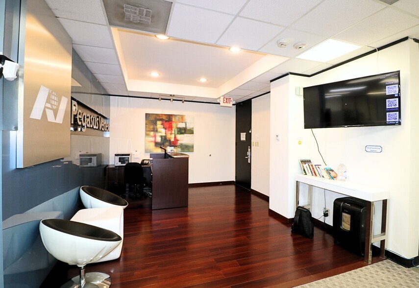 More Photos Of 6100 Corporate Dr, Houston Office For Sale