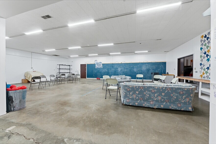 More Photos Of 102 4th St, Terra Alta Light Distribution For Sale