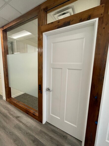 More Photos Of 18515 53rd Ave, Surrey Manufacturing For Lease