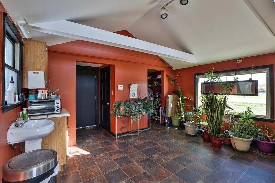 More Photos Of 8523 Cincinnati-Columbus Rd, West Chester Office For Sale