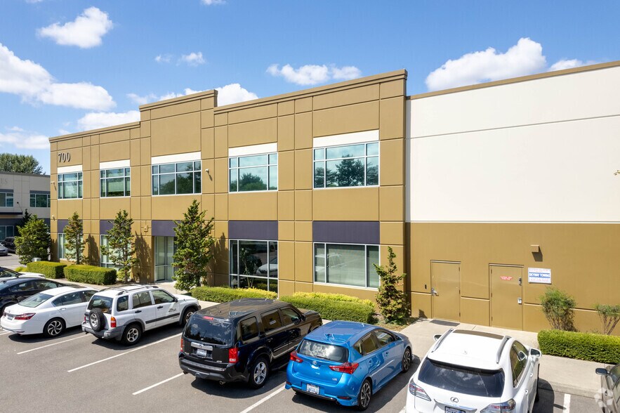 More Photos Of 700 SW 34th St, Renton Manufacturing For Lease