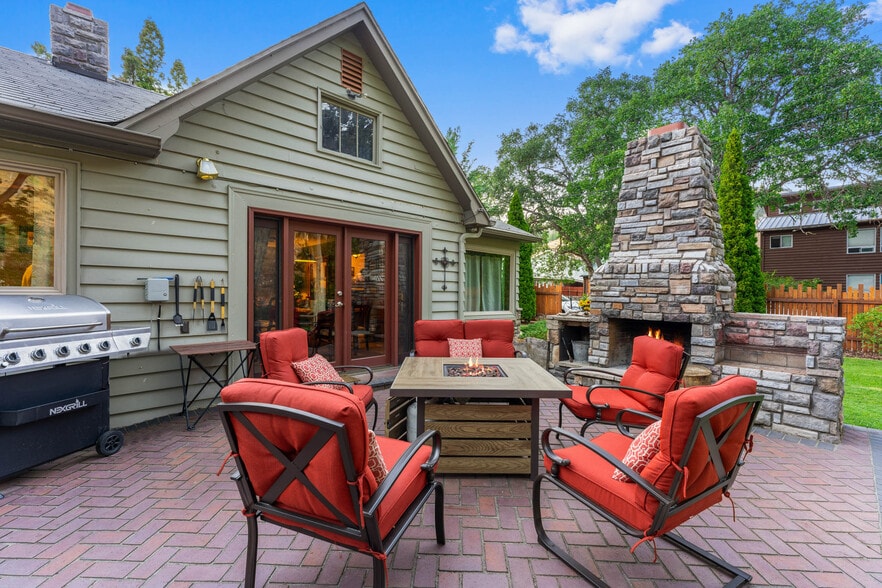 More Photos Of 218 2nd St, Klickitat Hotel For Sale