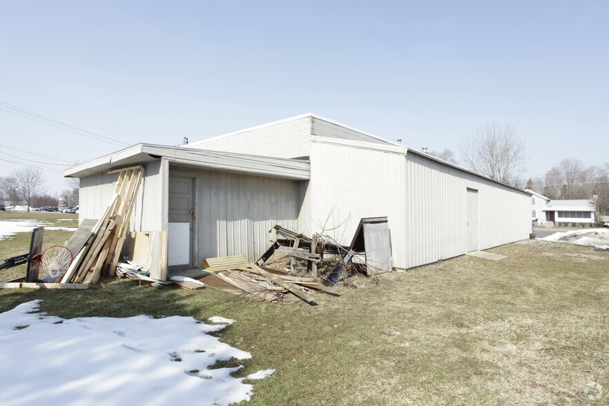 More Photos Of 301 W Michigan Ave, Paw Paw Fast Food For Sale