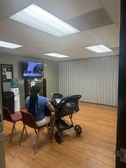 More Photos Of 5723 Whittier Blvd, Los Angeles Office For Sale