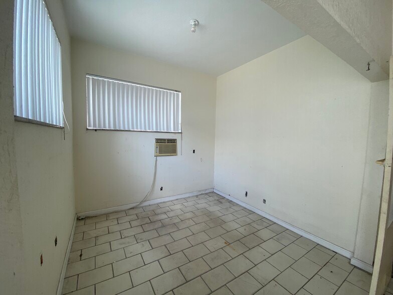 More Photos Of 2126 Collins Ct, Hollywood Refrigeration Cold Storage For Lease