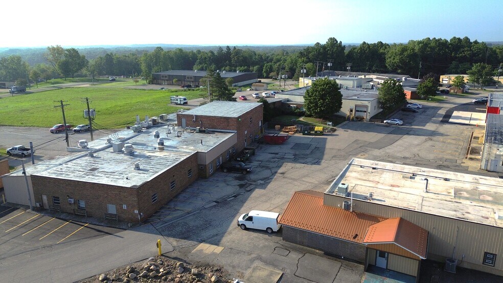 More Photos Of 12381 Kinsman Rd, Newbury Industrial For Lease