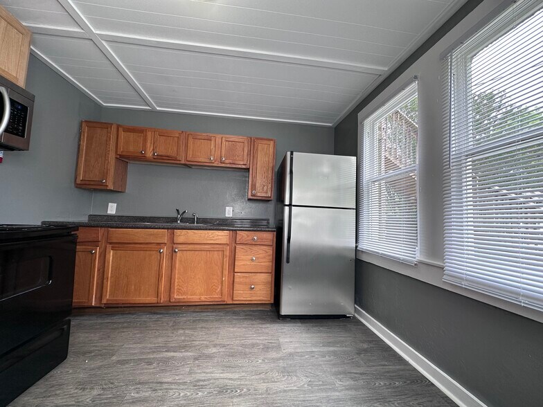 More Photos Of 1106 Esplanade St, Marshall Apartments For Sale