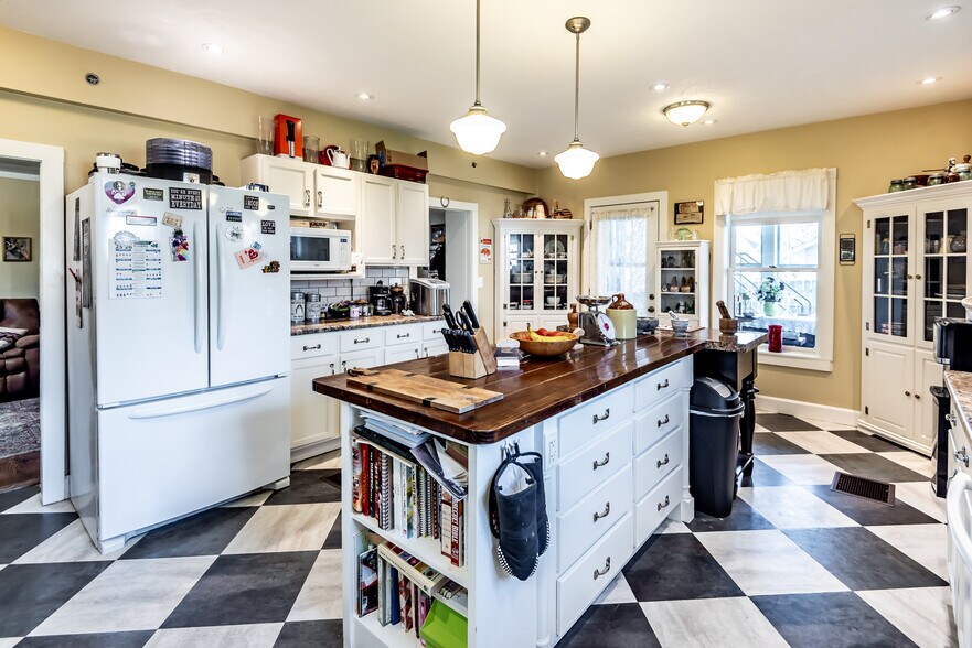 More Photos Of 129 N Main St, Waynesville Specialty For Sale