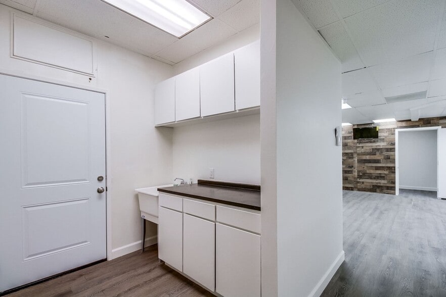 More Photos Of 9958-9960 Campo Rd, Spring Valley Office Residential For Lease