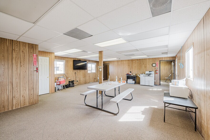 More Photos Of 824 Poplar St, Carlin Industrial For Sale