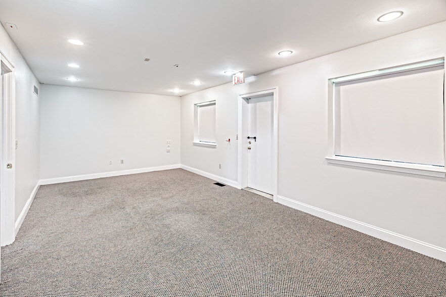 More Photos Of 5201-5215 W Woodmill Dr, Wilmington Medical For Sale