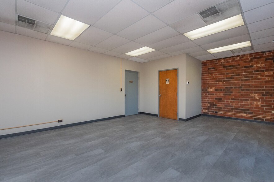 More Photos Of 600 Tipton Pl, Greensboro Auto Repair For Lease