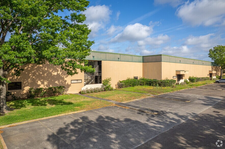 More Photos Of 1741-1749 Stebbins Dr, Houston Warehouse For Lease