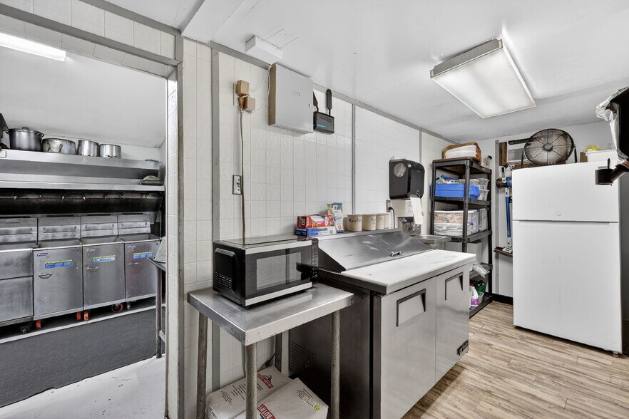More Photos Of 2396 N Country Road 470, Lake Panasoffkee General Retail For Sale