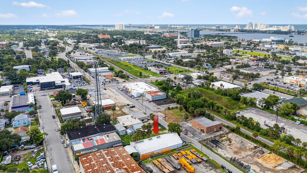 More Photos Of 142 S Charles St, Daytona Beach Warehouse For Sale