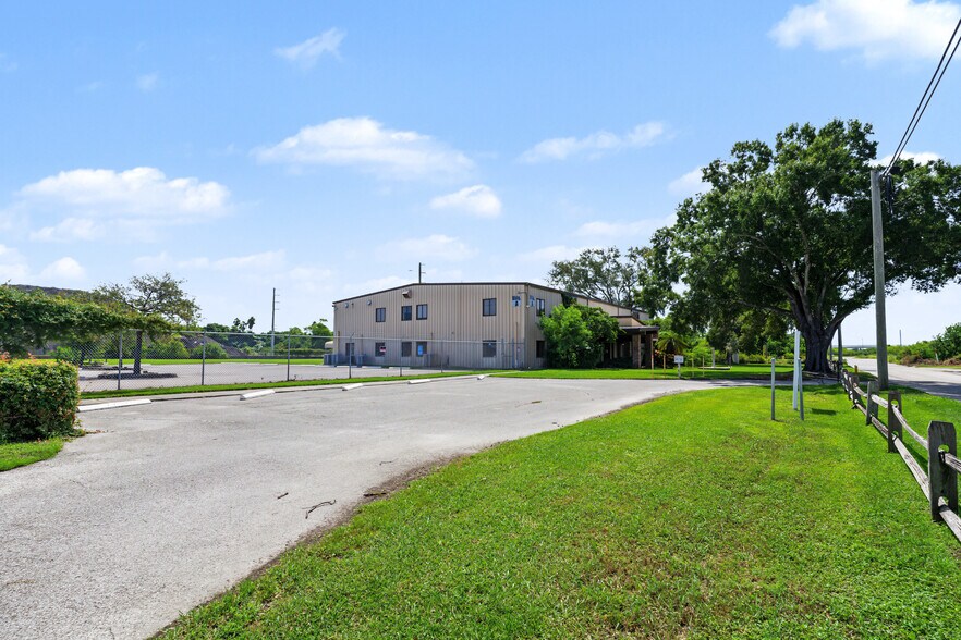 More Photos Of 12625 40th St N, Clearwater Warehouse For Sale