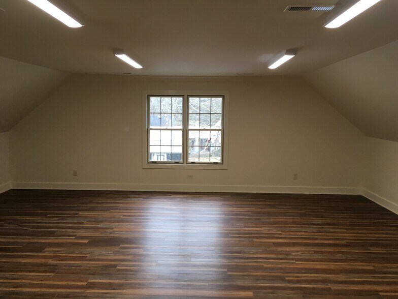 Primary Photo Of 4208 Old Hillsboro Rd, Franklin General Retail For Lease