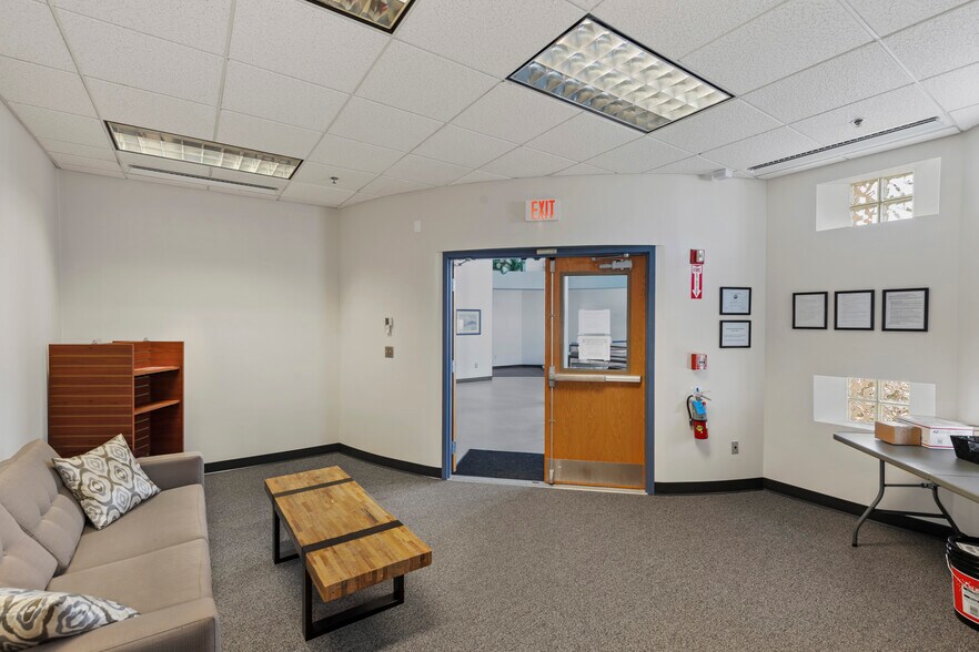 More Photos Of 890 East St, Tewksbury Light Manufacturing For Sale