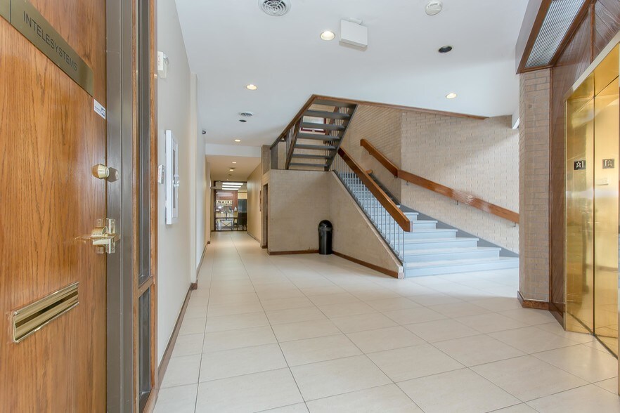 More Photos Of 17400 N Dallas Pky, Dallas Office For Lease