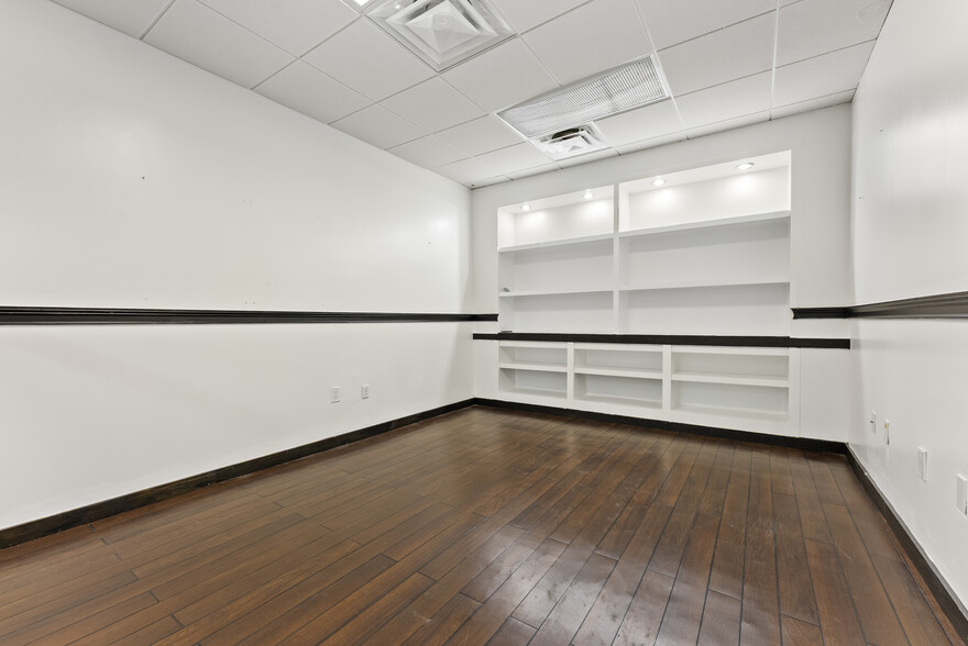 More Photos Of 20165-20199 NE 16th Pl, Miami Flex For Lease