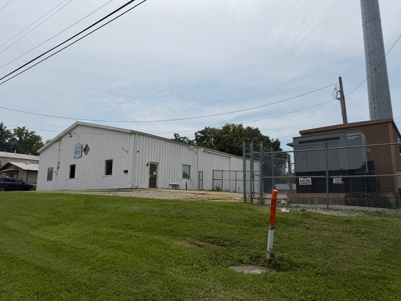 More Photos Of 709 N Lincoln Ave, Springfield Industrial For Sale