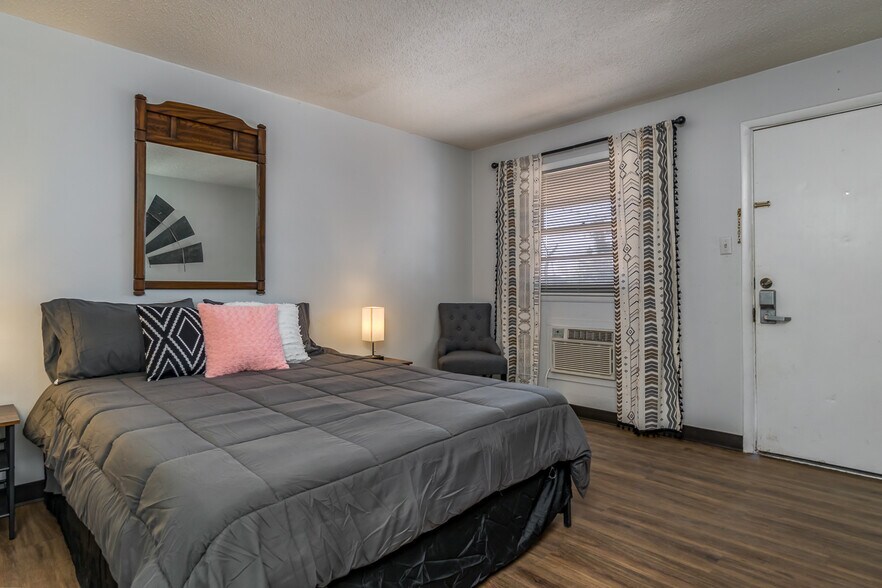 More Photos Of 912 N Hwy 87, Tulia Hotel For Sale