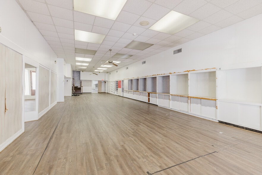More Photos Of 217 W Lamar St, Americus General Retail For Sale