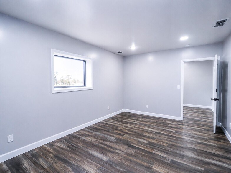 More Photos Of 475 Old Howell Bridge Rd, Ball Ground Warehouse For Sale