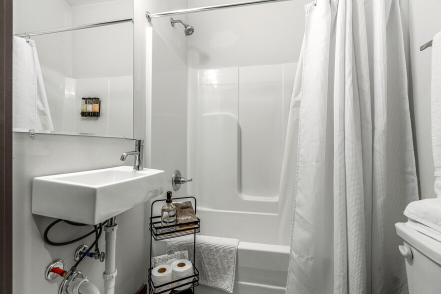 More Photos Of 207 Bank St, New Albany Apartments For Sale