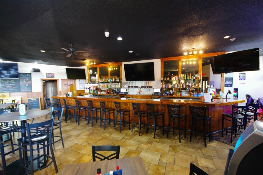 More Photos Of 4412 Manchester Dr, Rockford Restaurant For Sale