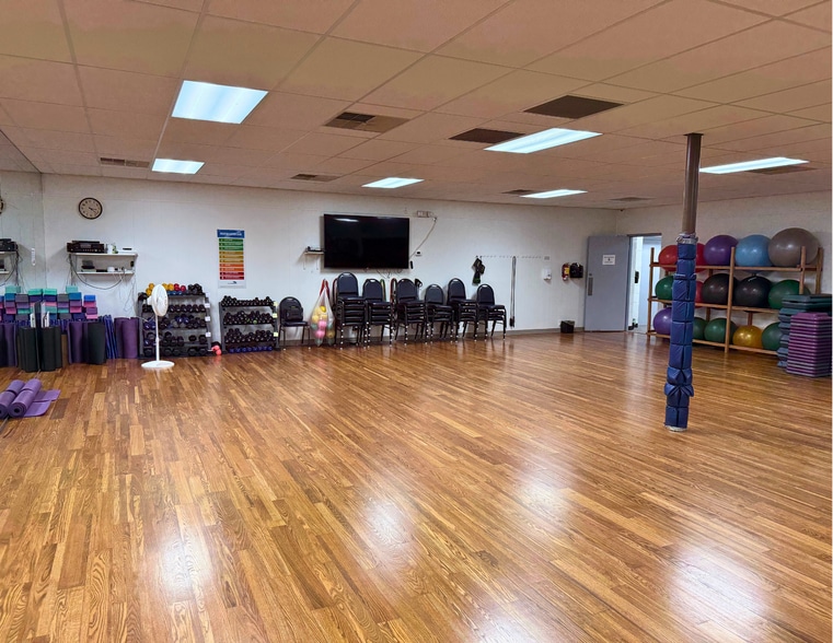 More Photos Of 600 S 5th Ave, Mayodan Health Club For Sale