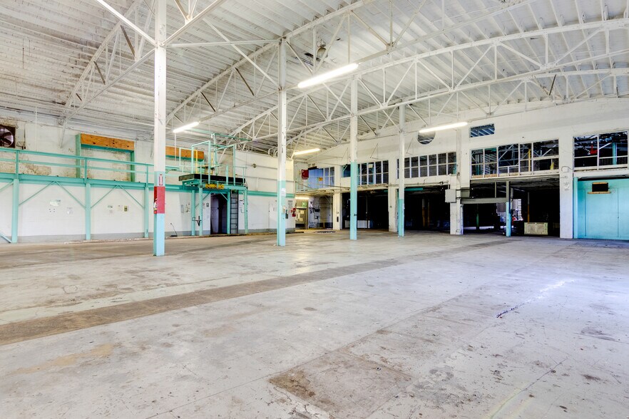 More Photos Of 2130 N Old Dixie Hwy, Fort Pierce Warehouse For Sale