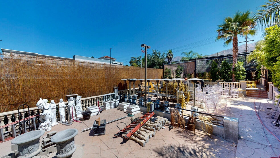 More Photos Of 6500 Foothill Blvd, Tujunga Restaurant For Sale