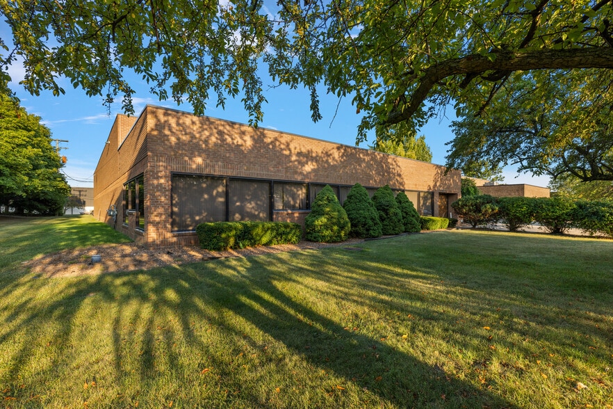 More Photos Of 44468 Reynolds Dr, Clinton Township Manufacturing For Sale