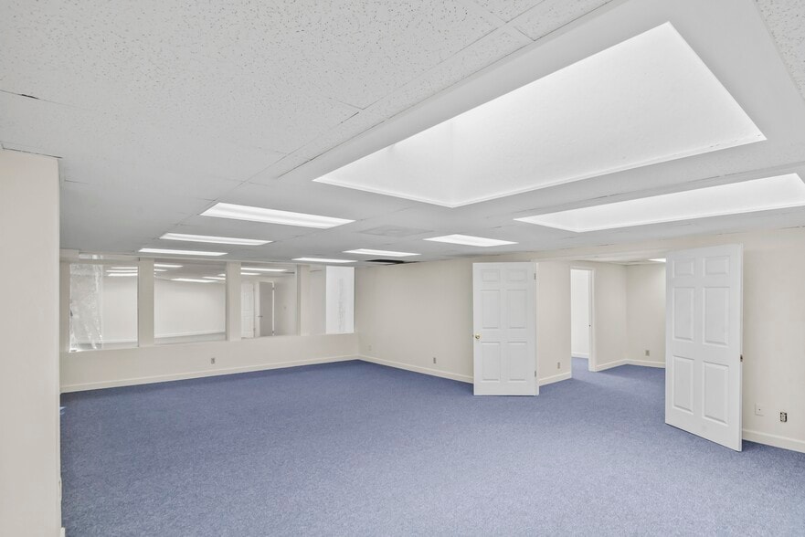 More Photos Of 1376 N 4th St, San Jose Light Distribution For Sale