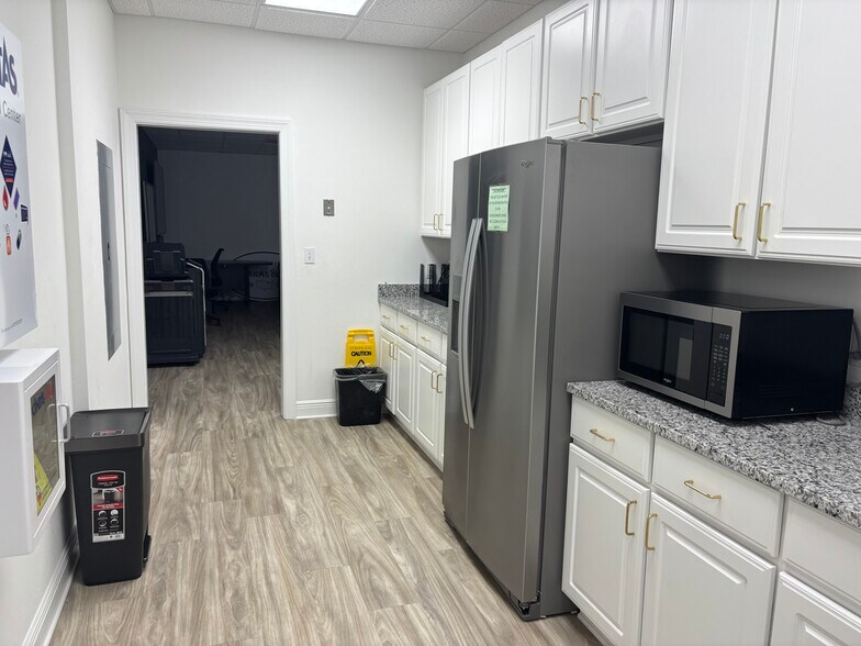 More Photos Of 3606 Maclay Blvd S, Tallahassee Medical For Lease