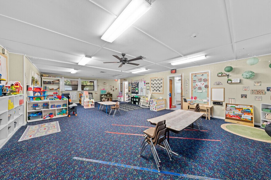 More Photos Of 102 S Highland St, Bushnell Daycare Center For Sale