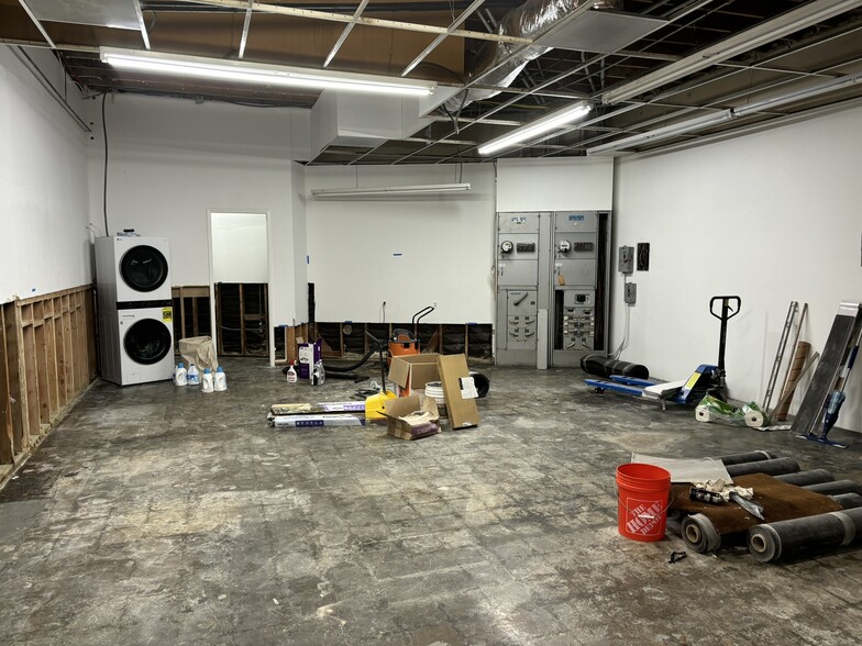 More Photos Of 413 N Moss St, Burbank Light Manufacturing For Sale